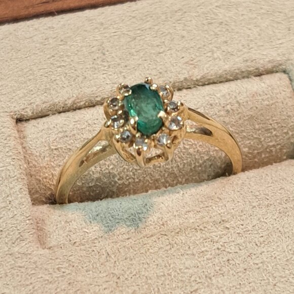 Diamond and Emerald Ring Size 5 - Picture 2 of 3
